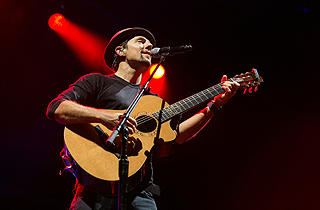 Jason Mraz by Aloysius Lim for Live Nation Lushington Singapore